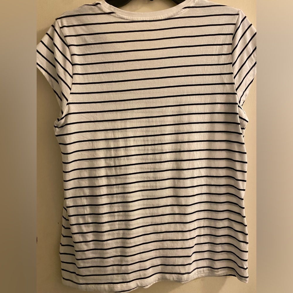 🟢 Clearance- NWT Universal Tread ladies top size L • - Picture 2 of 4